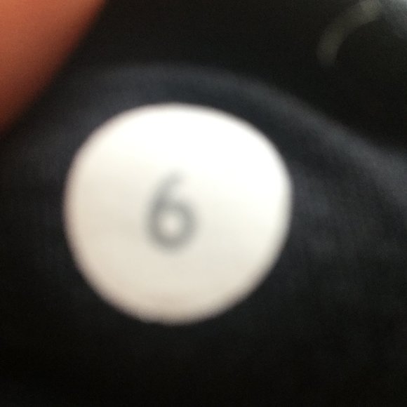 Lululemon Capris size 6 pin stripe - Picture 4 of 4